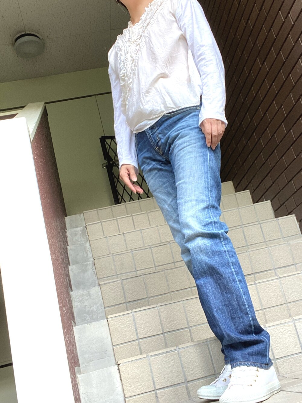 「AGのアイテム（デニムパンツ、ブルー系）」を使った、mocha1021さん（レディース・163cm）の夏コーディネートの1枚目の写真