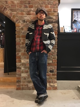 「カウチンセーター」｜「アイテム（デニムパンツ）」を使った、鈴木 瞬さん（メンズ・176cm）の秋コーディネート