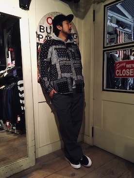 「ショット」｜「アイテム（スラックス）」を使った、鈴木 瞬さん（メンズ・176cm）の冬コーディネート