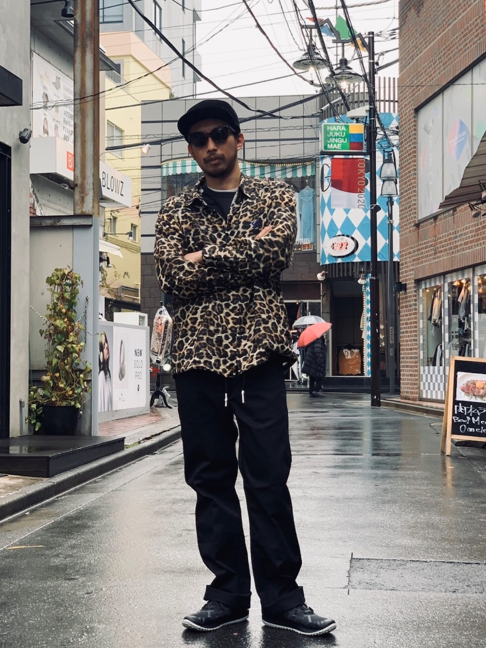 「SCHOTT、ショット、ひょう柄、レオパード、コーチジャケット、大人コーデ、ロック、パンク、雨の日コーデ、ストリート」｜「schottのSchott/ショット/COACH SHIRT/コーチシャツ（シャツ/ブラウス、その他）」を使った、鈴木 瞬さん（メンズ・176cm）の冬コーディネートの1枚目の写真