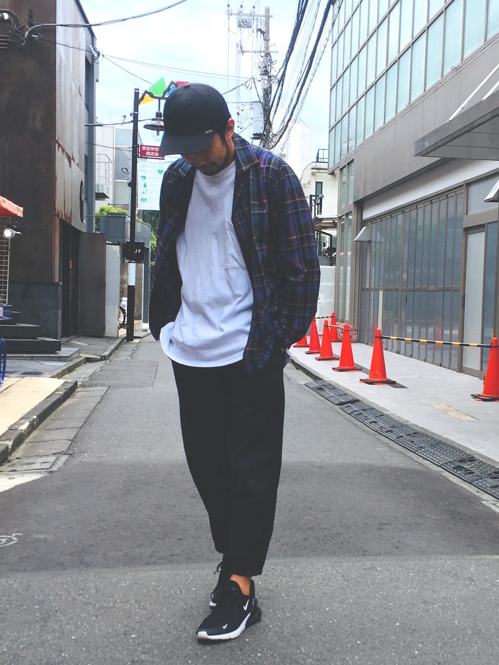 「SCHOTT、ショット、NIKE、ナイキ、エアマックス、ハイテクスニーカー、マンハッタンポーテージ、Manhattan Portage、BIGMAC、お洒落さんとつながりたい」｜「schottのSchott/ショット/CHEF PANTS/シェフパンツ（その他パンツ、ブラック系）」を使った、鈴木 瞬さん（メンズ・176cm）の夏コーディネートの1枚目の写真