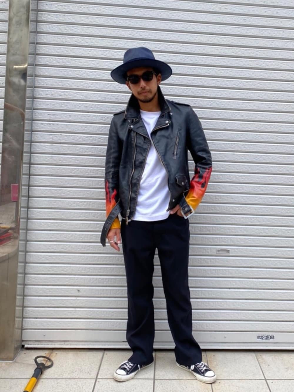 「SCHOTT、ショット、バイカースタイル、ハーレーダビッドソン、ライダースジャケット、ライダース、革ジャン、レザージャケット、converse、コンバース」｜「schottの【直営限定】Schott/ショット/SOLO EASY PANTS/ソロイージーパンツ（その他パンツ、ブラック系）」を使った、鈴木 瞬さん（メンズ・176cm）の夏コーディネートの1枚目の写真