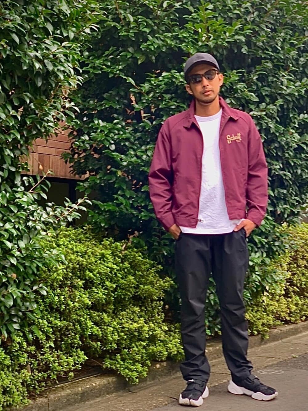 「SCHOTT、NIKE、アクアリフト、秋コーデ、休日スタイル、シンプルコーデ、スニーカーコーデ、おしゃれさんと繋がりたい、カジュアル、秋」｜「schottのSchott/ショット/NYLON SWING TOP/ナイロン スウィングトップ（ブルゾン、レッド系）」を使った、鈴木 瞬さん（メンズ・176cm）の秋コーディネートの1枚目の写真