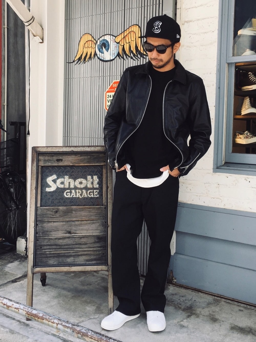 「SCHOTT、NEWERA、Moonstar、Wrangler、ブーツカットパンツ、秋コーデ、スニーカーコーデ、おしゃれさんと繋がりたい、レザー、レザージャケット」｜「schottのSchott/ショット/SINGLE BREST RIDERS/シングル ブレスト ライダース（ライダースジャケット、ブラック系）」を使った、鈴木 瞬さん（メンズ・176cm）の秋コーディネートの1枚目の写真