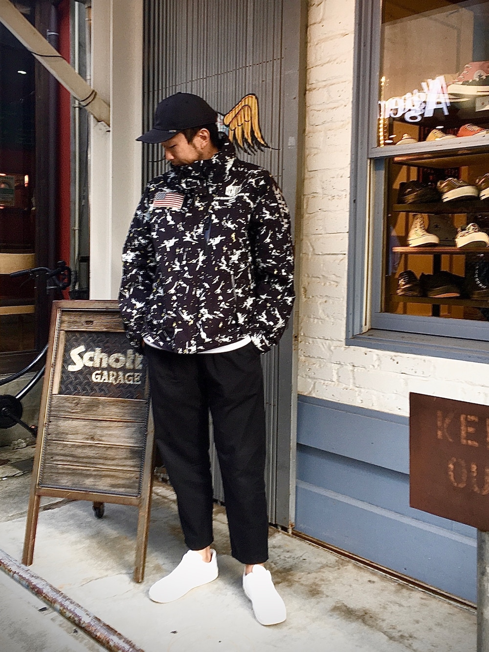 「SCHOTT、ショット、Moonstar、ムーンスター、レザー、マウンテンパーカー、GU、ユニクロ、おしゃれさんと繋がりたい、白スニーカー」｜「schottのSchott/ショット/SYNTHETIC FIELD JACKET/シンセティック フィールド ジャケット（マウンテンパーカー、その他）」を使った、鈴木 瞬さん（メンズ・176cm）の秋コーディネートの1枚目の写真
