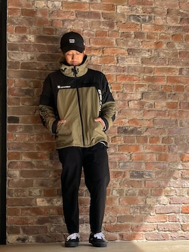 「ショット」｜「アイテム（マウンテンパーカー）」を使った、鈴木 瞬さん（メンズ・176cm）の春コーディネート