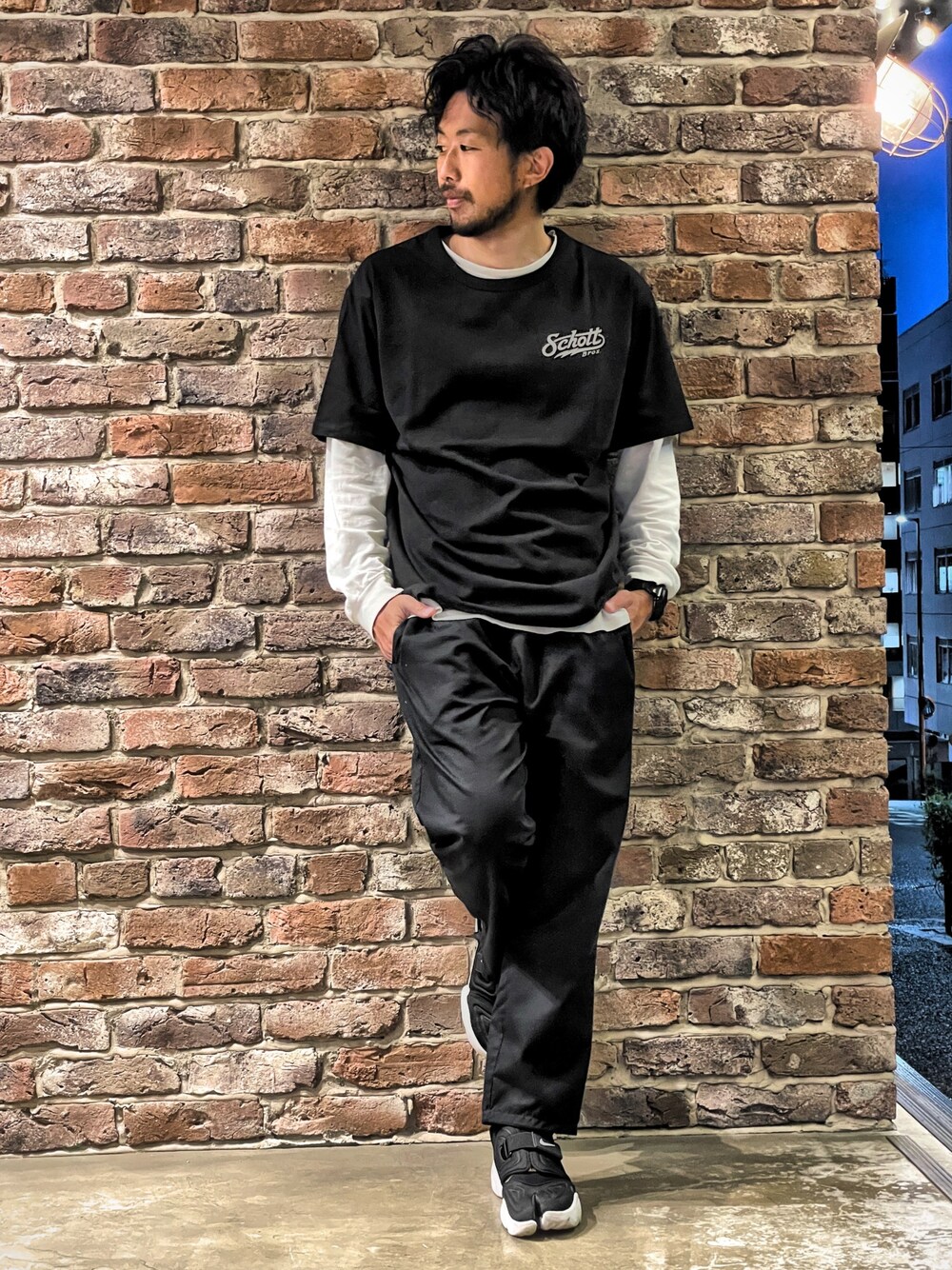 「これが私をアゲる服、シンプルコーデ、お洒落さんとつながりたい、いいね、save、フォローお願いします🤑、モノトーンコーデ、NIKE、アクアリフト、ナイキ、SCHOTT、ショット」｜「DickiesのSchott×DICKIES/ショット×ディッキーズ/2TUCK TAPERED PANTS/ツータック テーパードパンツ（スラックス、ブラック系）」を使った、鈴木 瞬さん（メンズ・176cm）の春コーディネートの1枚目の写真