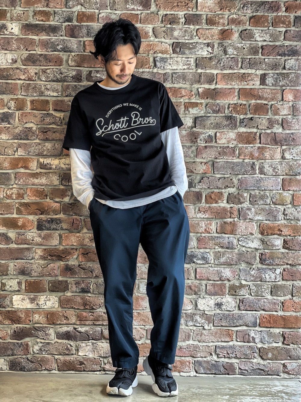 「これが私をアゲる服、お洒落さんとつながりたい、いいね、save、フォローお願いします🤑、リラックススタイル、SCHOTT、ショット、アンクルパンツ、NIKE、アクアリフト、タビシューズ」｜「schottのSchott/ショット/NATURAL LOGO T-SHIRT/ナチュラル ロゴTシャツ（Tシャツ/カットソー、ブラック系）」を使った、鈴木 瞬さん（メンズ・176cm）の春コーディネートの1枚目の写真