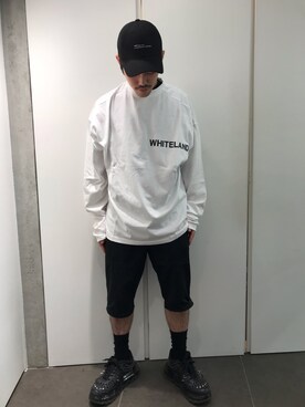 「WHITELAND（ホワイトランド）のアイテム（Tシャツ/カットソー）」を使った、イトウセイさん（メンズ・170cm）の秋コーディネート