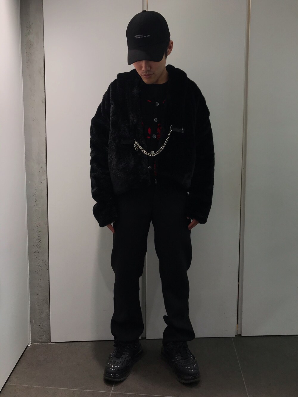 「ジャケット、ビッグシルエット、カジュアル、black、黒、キレイめ、大人コーデ、ootd、outfit、今日のコーデ」｜「53045のアイテム（スニーカー、ブラック系）」を使った、イトウセイさん（メンズ・170cm）の秋コーディネートの1枚目の写真