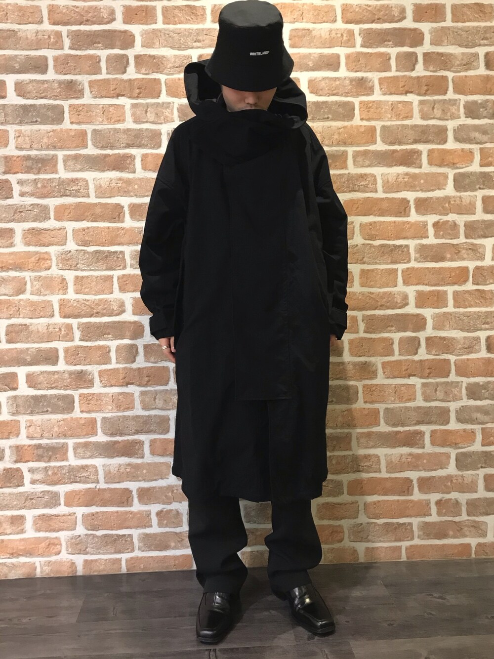 「ブラック、ストリート、黒、冬コーデ、オーバーサイズ、モード、ootd、outfit、オトナカジュアル、おしゃれさんと繋がりたい」｜「JULIUSのアイテム（ジャケット/アウター、ブラック系）」を使った、イトウセイさん（メンズ・170cm）の冬コーディネートの1枚目の写真