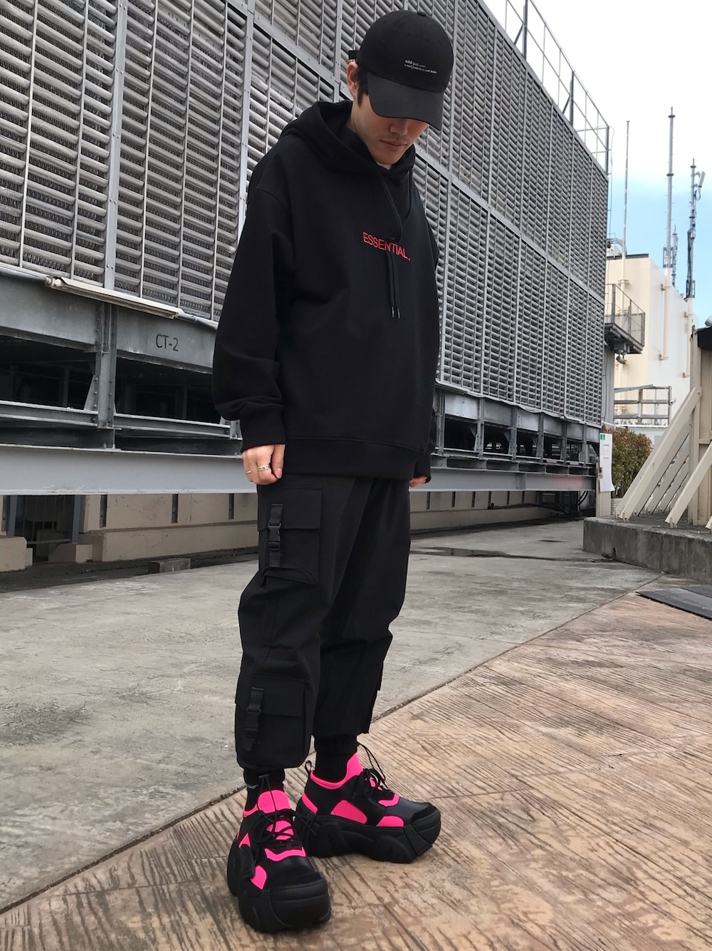 SWEARのスニーカーを使った人気ファッションコーディネート - WEAR