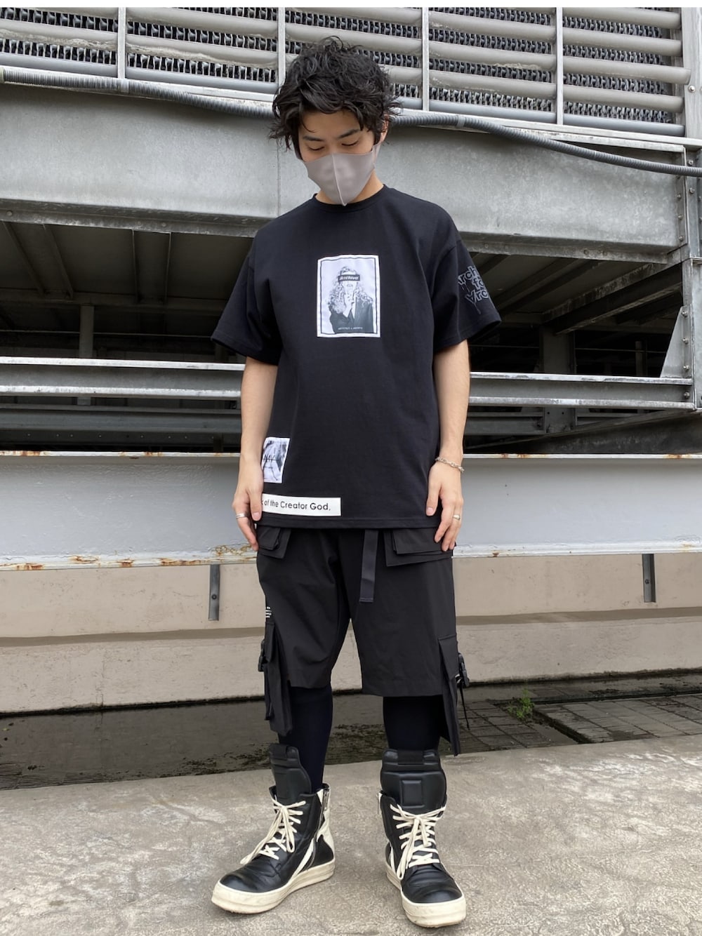 「ブラック、Tシャツ、ストリート、大人カジュアル、休日スタイル、ootd、シンプルコーデ、カジュアルコーデ、outfit、おしゃれさんと繋がりたい」｜「A4AのA4A/エーフォーエー/JOYFULLグラフィックプリントTシャツ（Tシャツ/カットソー、ブラック系）」を使った、イトウセイさん（メンズ・170cm）の夏コーディネートの1枚目の写真