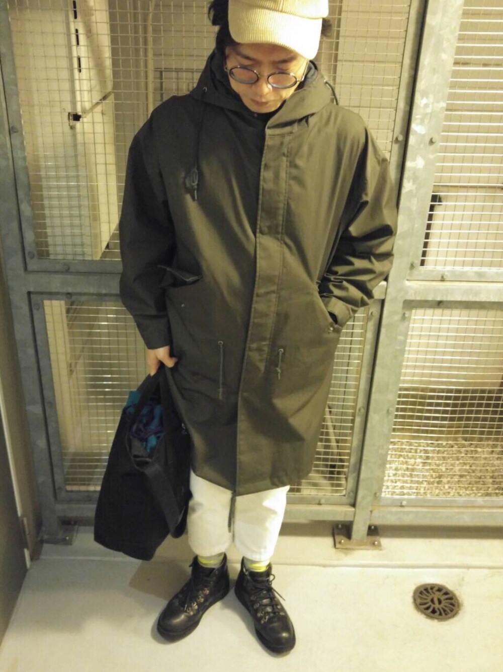 「SENSE OF PLACE by URBAN RESEARCHの太コーデュロイBB-CAP（キャップ、ベージュ系）」を使った、farrattiさん（メンズ・172cm）の冬コーディネートの1枚目の写真