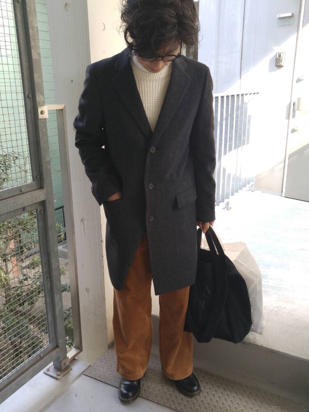 「ADAM ET ROPE'のサーモライトミラノリブタートルネック（Tシャツ/カットソー、ホワイト系）」を使った、farrattiさん（メンズ・172cm）の冬コーディネートの1枚目の写真