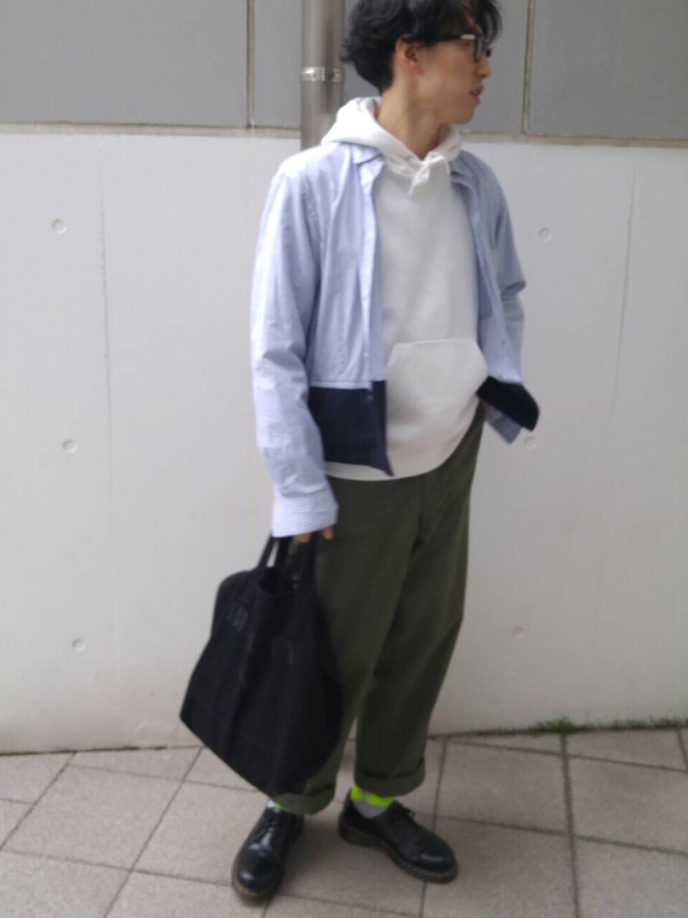 「GUのアイテム（パーカー、ホワイト系）」を使った、farrattiさん（メンズ・172cm）の春コーディネートの1枚目の写真