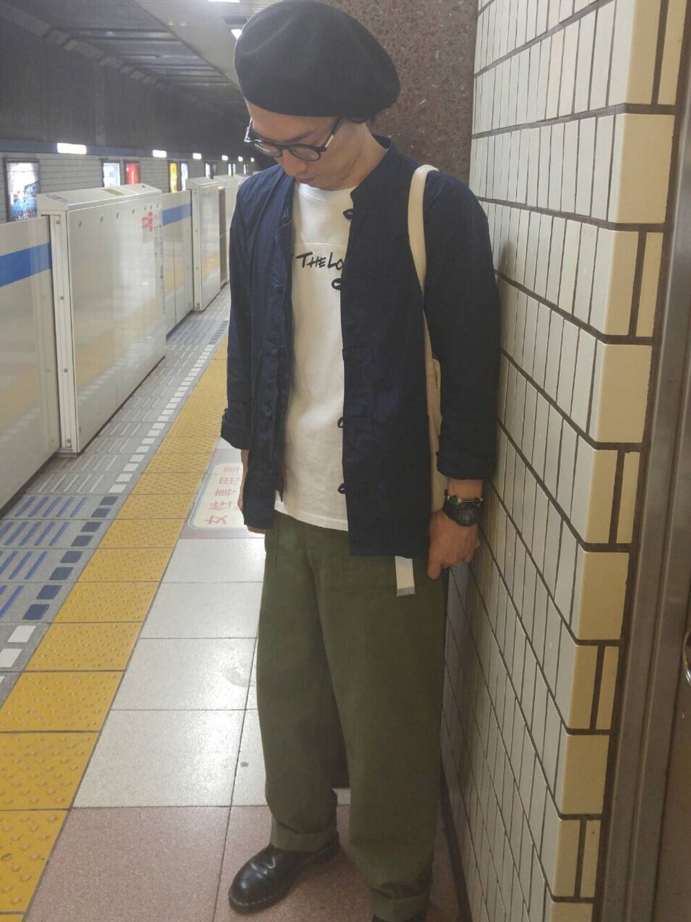 「CA4LAのアイテム（ハンチング/ベレー帽、ブラック系）」を使った、farrattiさん（メンズ・172cm）の春コーディネートの1枚目の写真