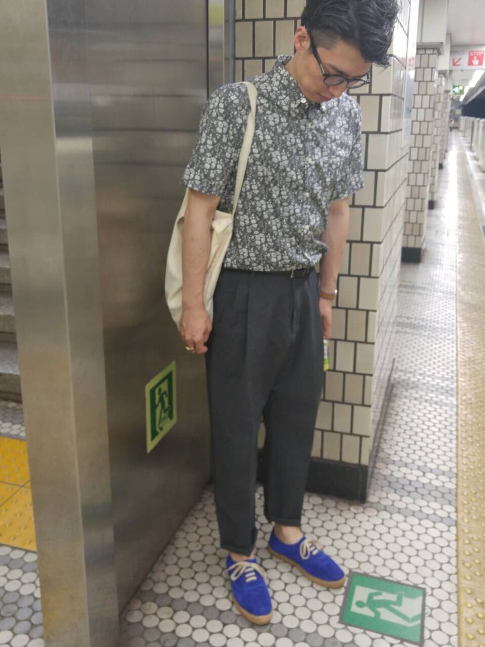 「green label relaxingのアイテム（シャツ/ブラウス、グレー系）」を使った、farrattiさん（メンズ・172cm）の夏コーディネートの1枚目の写真