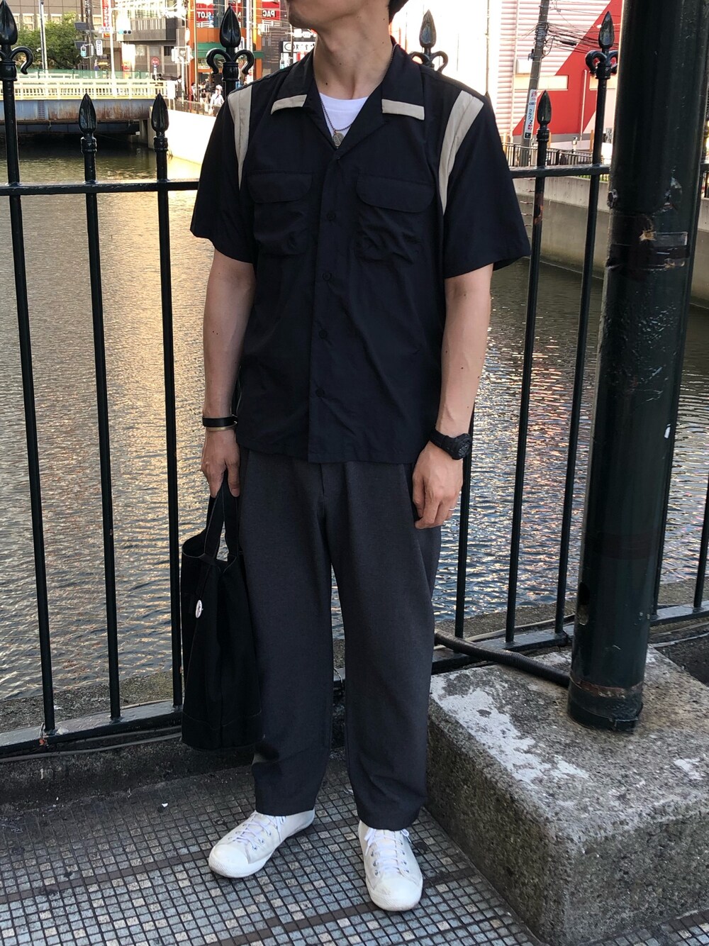 「アサメリーのアイテム（Tシャツ/カットソー、ホワイト系）」を使った、farrattiさん（メンズ・172cm）の秋コーディネートの1枚目の写真