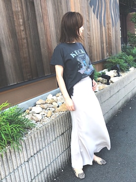 「SHIPS（シップス）のサテンフレアスカート◇（スカート、ベージュ系）」を使った、あゆぽよさん（レディース・158cm）の秋コーディネート