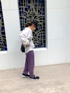 「URBAN RESEARCH（アーバンリサーチ）のピーチサテンイージーパンツ（その他パンツ、パープル系）」を使った、あゆぽよさん（レディース・158cm）の秋コーディネート