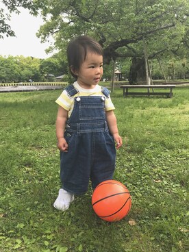 「PUMA」｜「アイテム（サロペット/オーバーオール）」を使った、コハナさん（キッズ・70cm）の春コーディネート