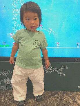 「kladskap（クレードスコープ）のアイテム（パンツ）」を使った、コハナさん（キッズ・70cm）の夏コーディネート