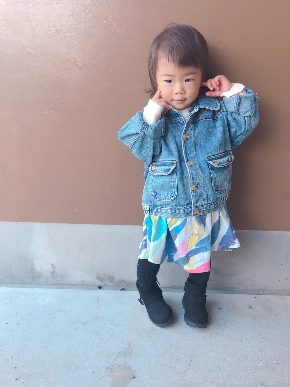 「おんなのこ、秋冬コーデ」｜「UNIQLOのアイテム（Tシャツ/カットソー、ホワイト系）」を使った、コハナさん（キッズ・80cm）の秋コーディネートの1枚目の写真