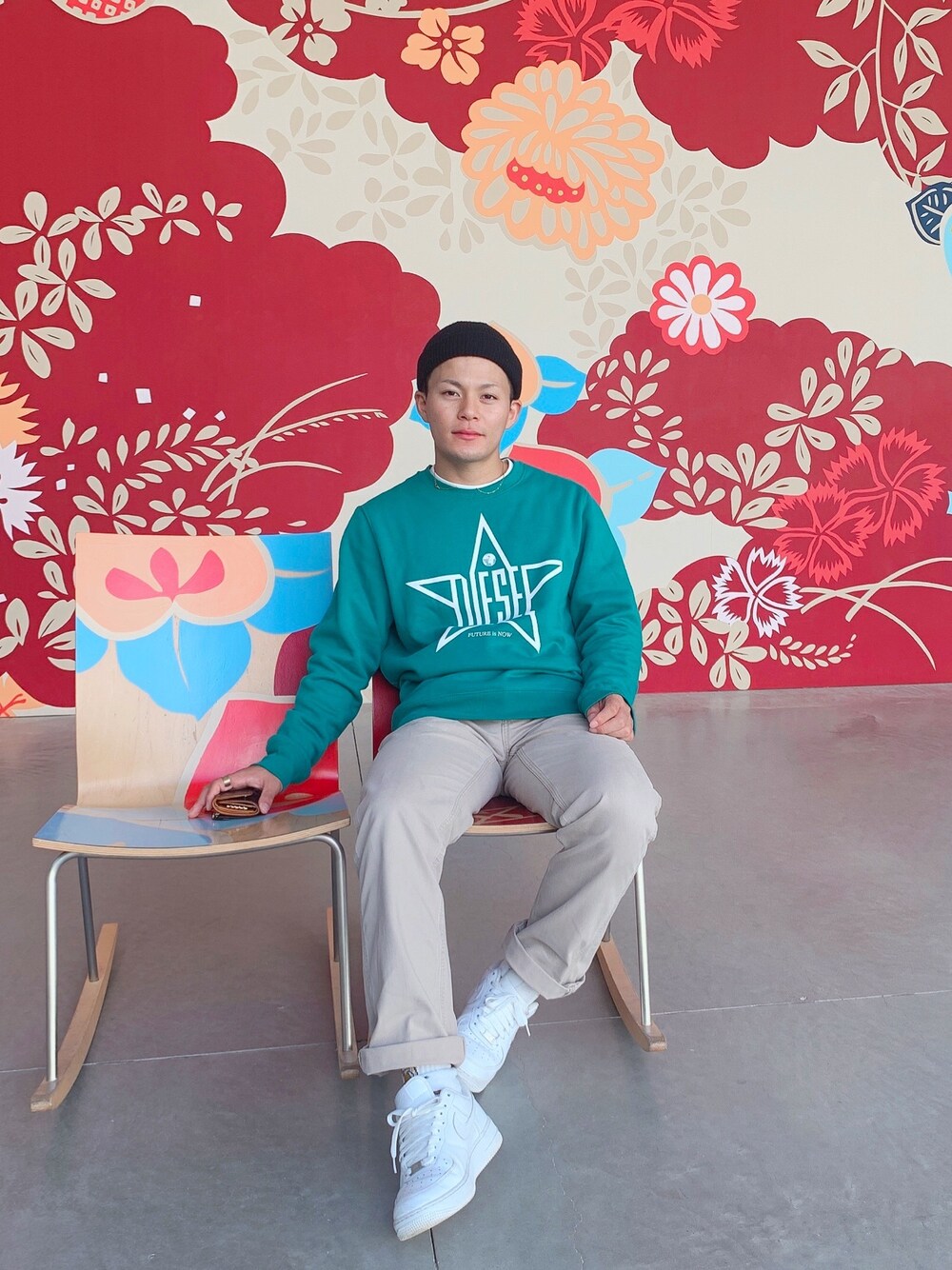 「スニーカー、ストリート、ビックシルエット、スウェット、トレーナー、Diesel、carhartt、グリーン、いいね、save、フォローお願いします🤑、チノパン」｜「DIESELのメンズ スウェット プルオーバースウェット（スウェット、ホワイト系）」を使った、takahiroさん（メンズ・170cm）の秋コーディネートの1枚目の写真