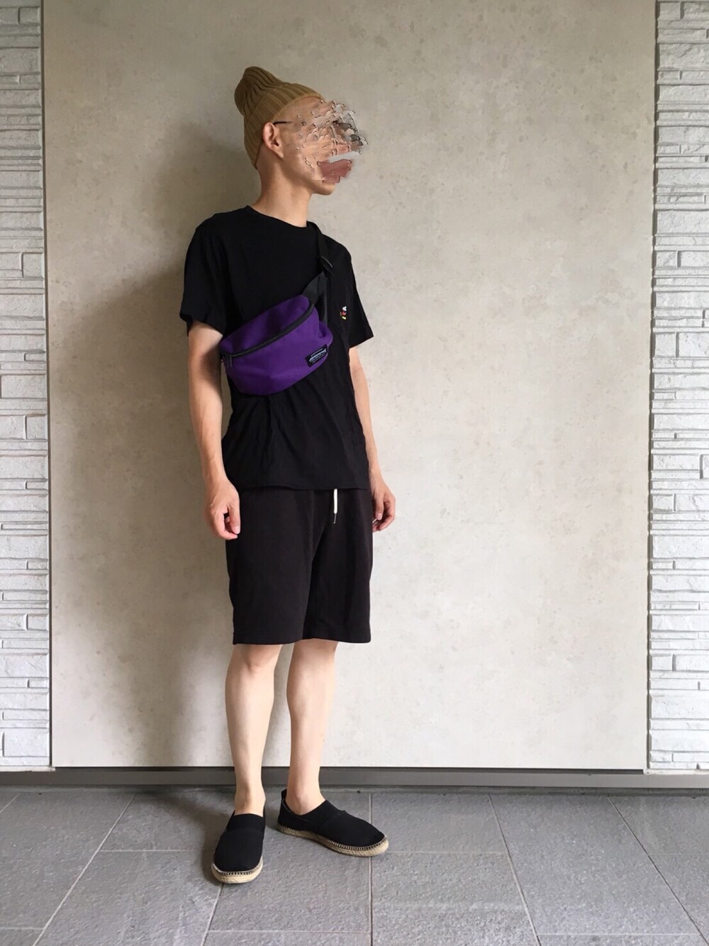 「夏セールで買いました、ciaopanicTYPY、UNIQLO、GU、黒、ミッキーT、ハーフパンツ、スリッポン、ニット帽、暑い」｜「GLOBAL WORKのエスパドリーユMen/739351（スリッポン、ブラック系）」を使った、まさおさん（メンズ・167cm）の夏コーディネートの1枚目の写真