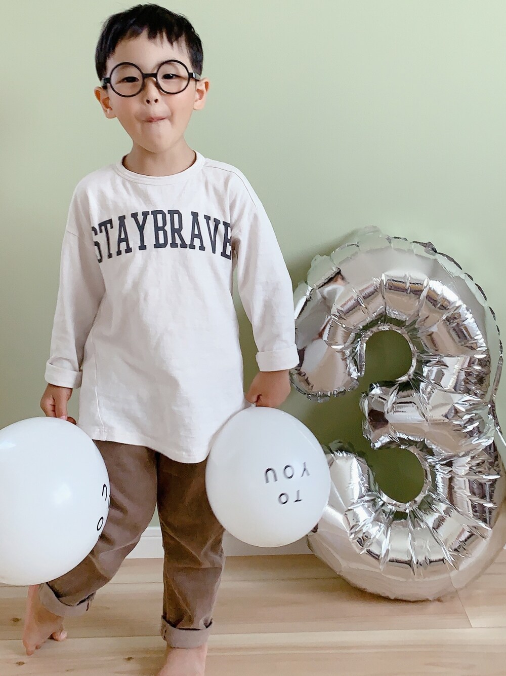 「秋服、シンプルコーデ、秋コーデ、男の子」｜「ZARA KIDSのアイテム（Tシャツ/カットソー、ホワイト系）」を使った、EBIHARA    NOZOMIさん（キッズ・100cm）の秋コーディネートの1枚目の写真