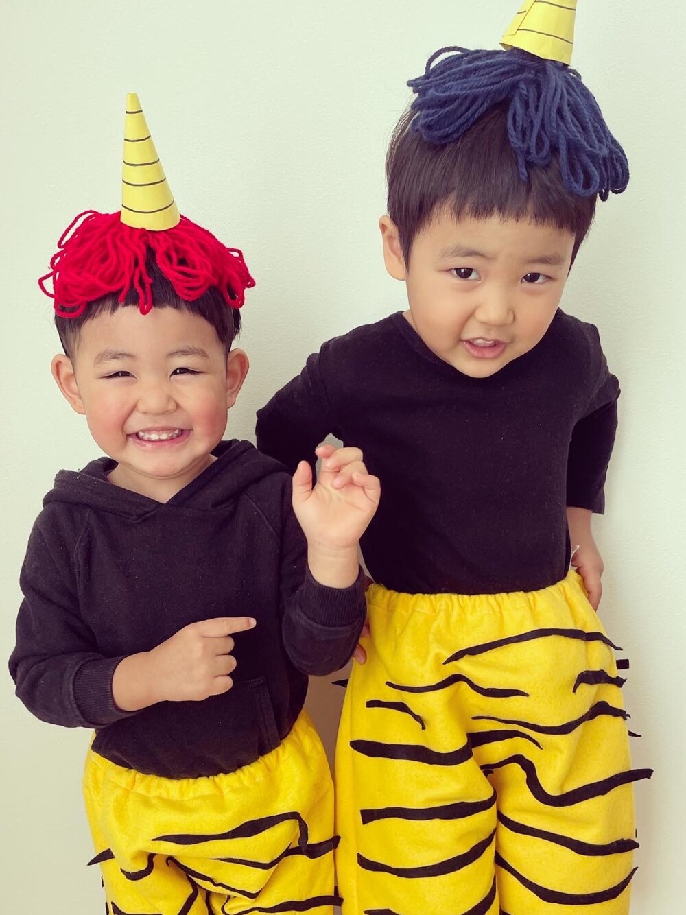 「節分、男の子、年子、なりきり、鬼」｜「UNIQLOのアイテム（Tシャツ/カットソー、ブラック系）」を使った、EBIHARA    NOZOMIさん（キッズ・100cm）の冬コーディネートの1枚目の写真