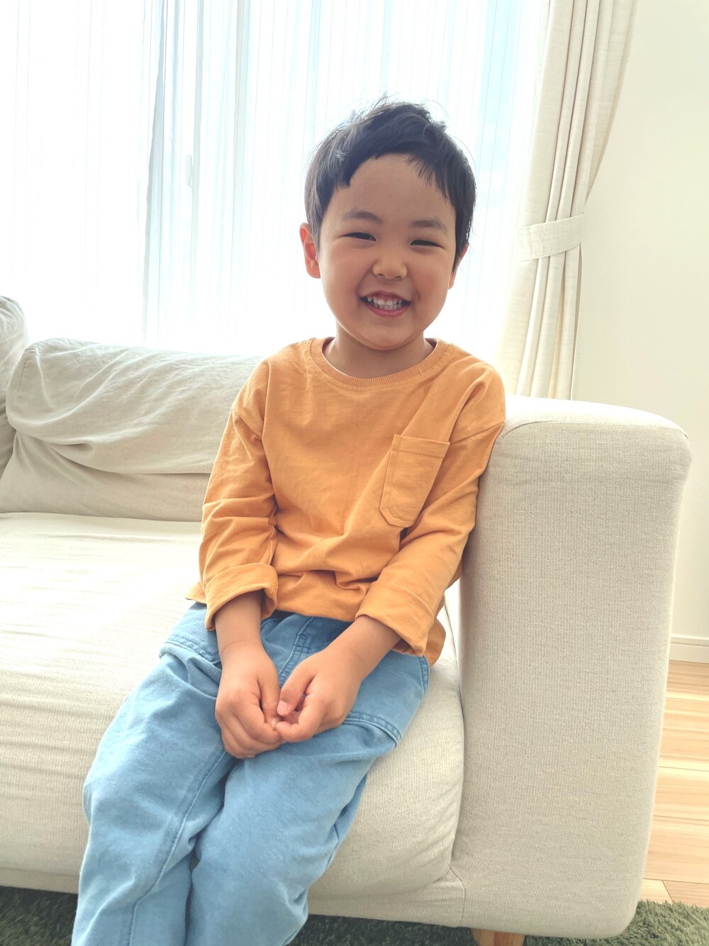 「春色、ラクチンコーデ、オレンジ、カジュアルコーデ」｜「ZARA KIDSのアイテム（Tシャツ/カットソー、オレンジ系）」を使った、EBIHARA    NOZOMIさん（キッズ・100cm）の冬コーディネートの1枚目の写真