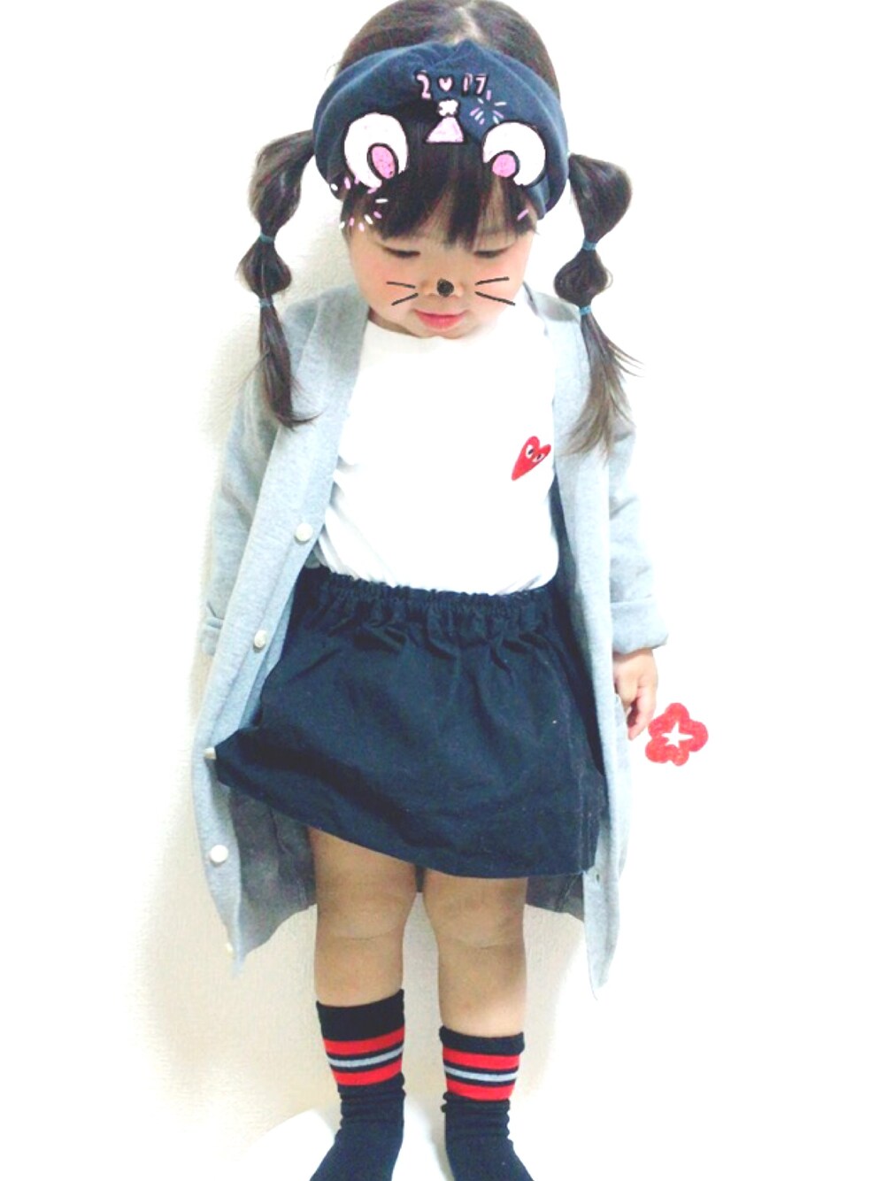 「OLD NAVYのアイテム（Tシャツ/カットソー、ホワイト系）」を使った、yuzuさん（キッズ・90cm）の冬コーディネートの1枚目の写真