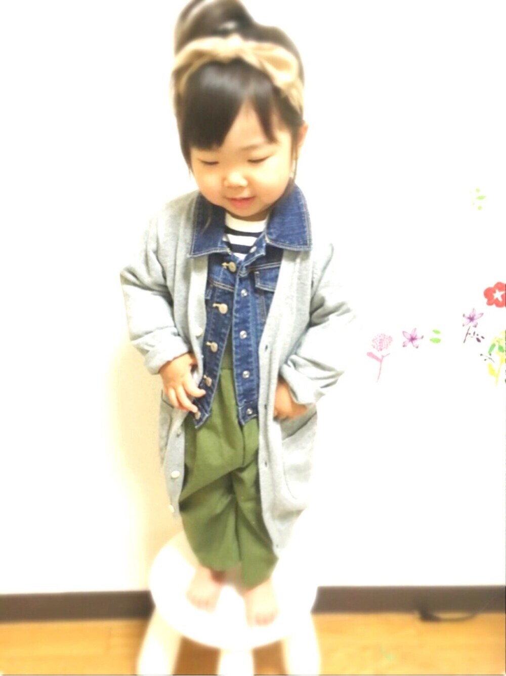 「OLD NAVYのアイテム（デニムジャケット、ブルー系）」を使った、yuzuさん（キッズ・90cm）の冬コーディネートの1枚目の写真