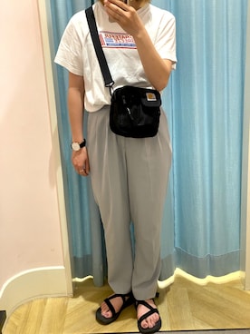 「Carhartt（カーハート）のCARHARTT ESSENTIALSBAG S（ショルダーバッグ、ブラック系）」を使った、みこさん（レディース）の夏コーディネート