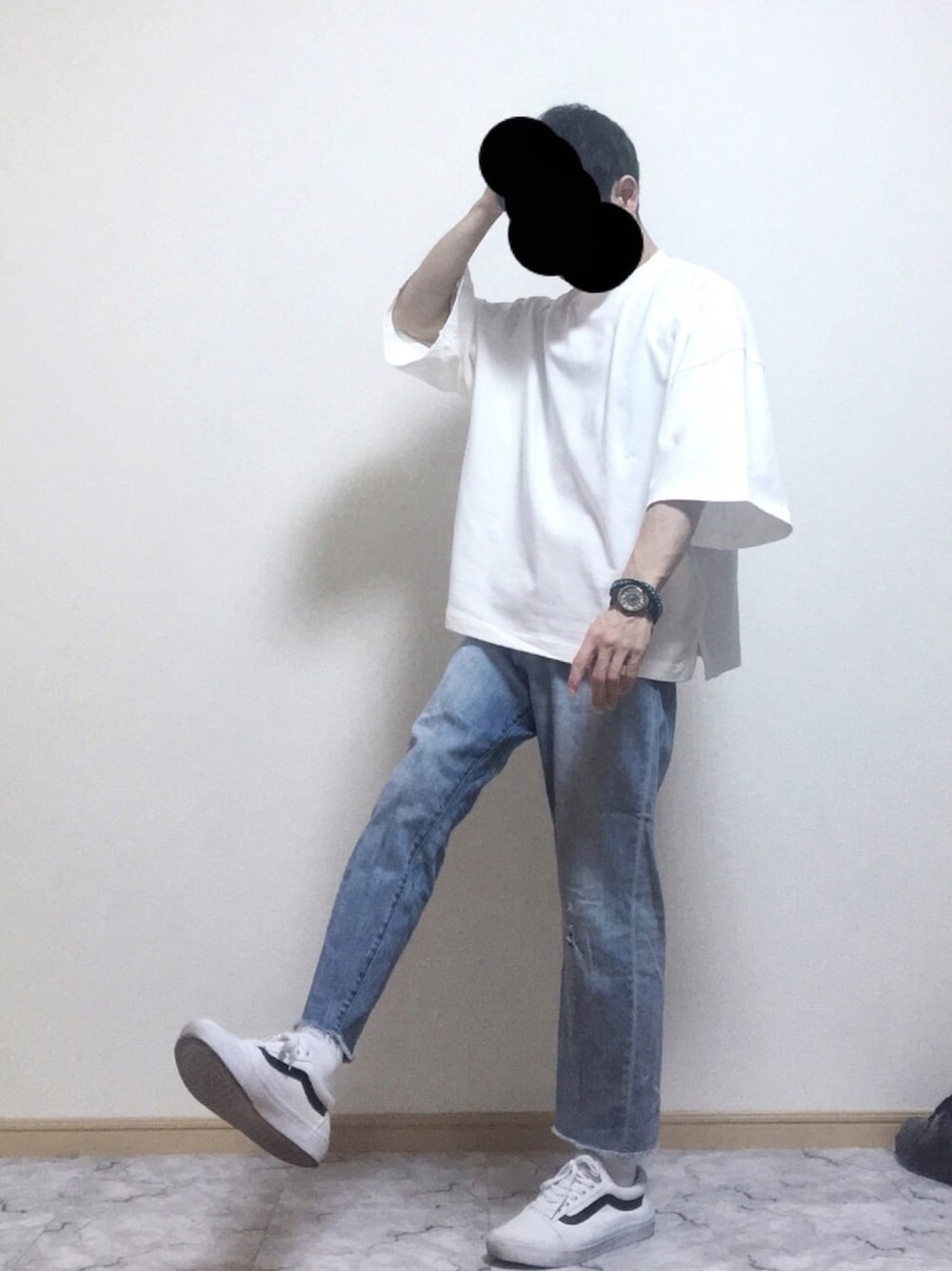「ビックシルエット、白Tシャツ、プチプラ、白スニーカー、夏、オーバーサイズ、リンクコーデ、デニムパンツ、爽やかコーデ、低身長」｜「UNIQLOのアイテム（Tシャツ/カットソー、ホワイト系）」を使った、yu〜さん（メンズ・160cm）の春コーディネートの1枚目の写真