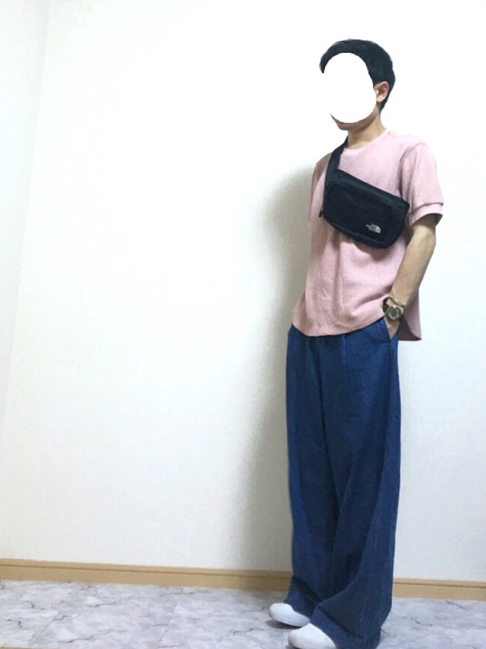 「令和ピンクを纏え、シンプルコーデ、プチプラコーデ、低身長、ワイドパンツ、シャツ、UNIQLO、VANS、ピンク、ootd」｜「THE NORTH FACEのザ・ノース・フェイス　ウェストバッグ　/　グラニュール（ボディバッグ/ウエストポーチ、ブラック系）」を使った、yu〜さん（メンズ・160cm）の春コーディネートの1枚目の写真