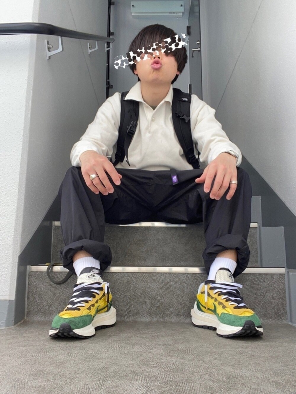 「パンツが主役、休日コーデ、ベーカーパンツ、ナイキスニーカー、シンプル」｜「nanamicaのアイテム（その他パンツ、ブラック系）」を使った、otaさん（メンズ・156cm）の春コーディネートの1枚目の写真