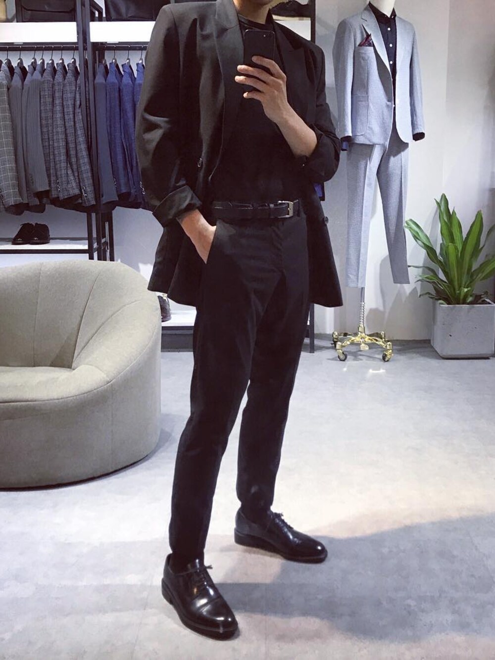 「Taiwan、ootd、Suit、ALL BLACK、lookbook、streetstyle、menswear、asian、fit、mens fashion」｜「reposのREPOS BLACK suit（スーツジャケット、ブラック系）」を使った、EricChiangさん（メンズ・176cm）の夏コーディネートの1枚目の写真