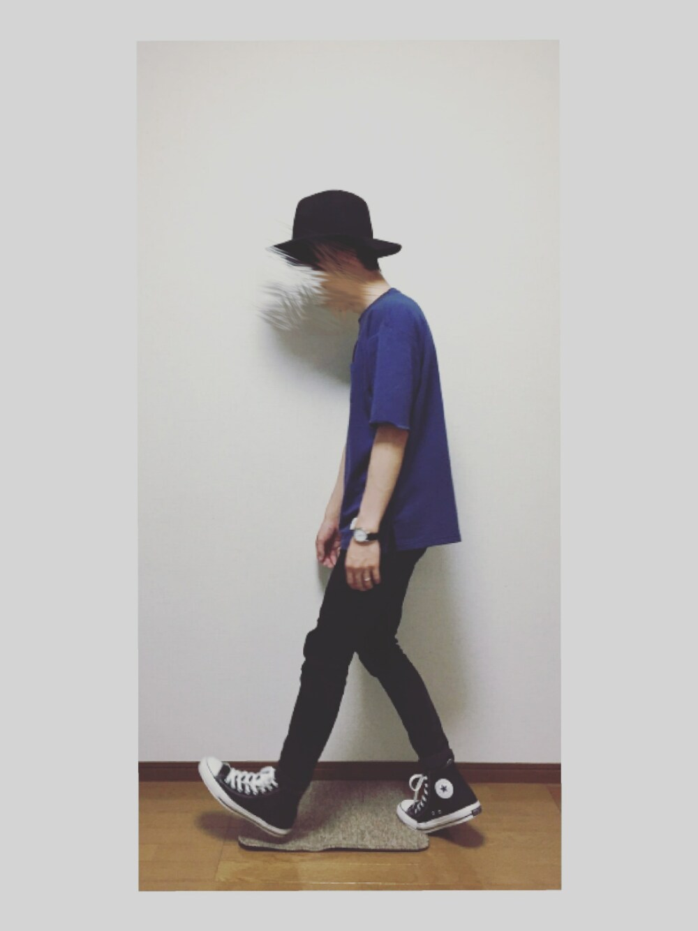 「Tシャツ、スニーカー」｜「GLOBAL WORKのフェルトロングブリムハット/705078（ハット、ブラック系）」を使った、shinさん（メンズ・169cm）の夏コーディネートの1枚目の写真