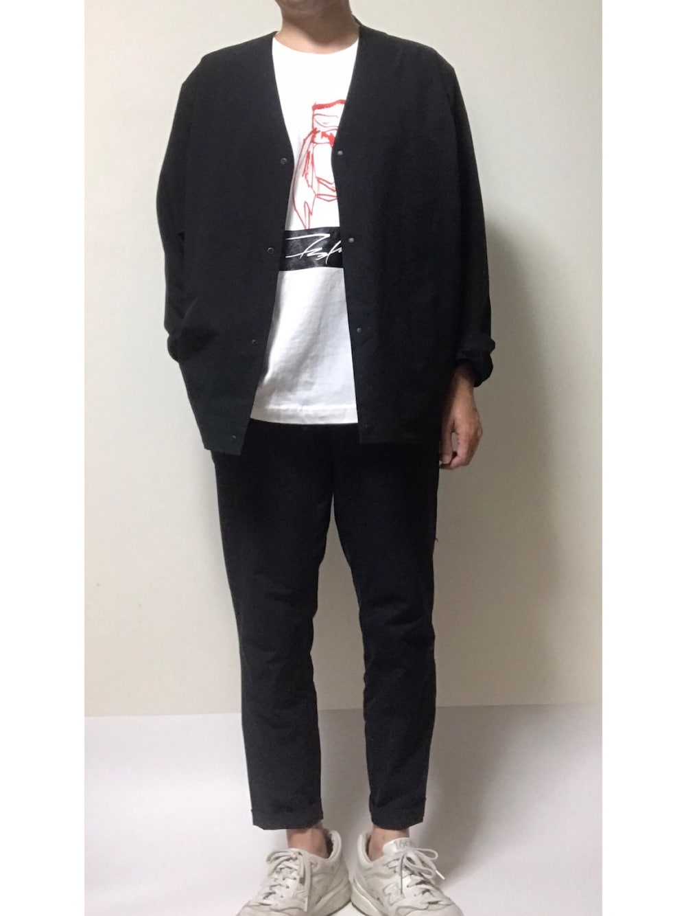 「夏コーデ、白Tシャツ、UNIQLO、プチプラコーデ、シンプルコーデ」｜「無印良品のアイテム（ノーカラージャケット、ブラック系）」を使った、atatgoさん（メンズ・168cm）の夏コーディネートの1枚目の写真