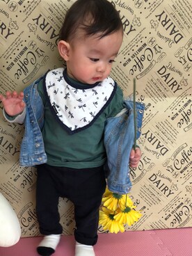 「COMME CA ISM（コムサイズム）のアイテム（スタイ/よだれかけ、ホワイト系）」を使った、haruさん（キッズ・80cm）の春コーディネート