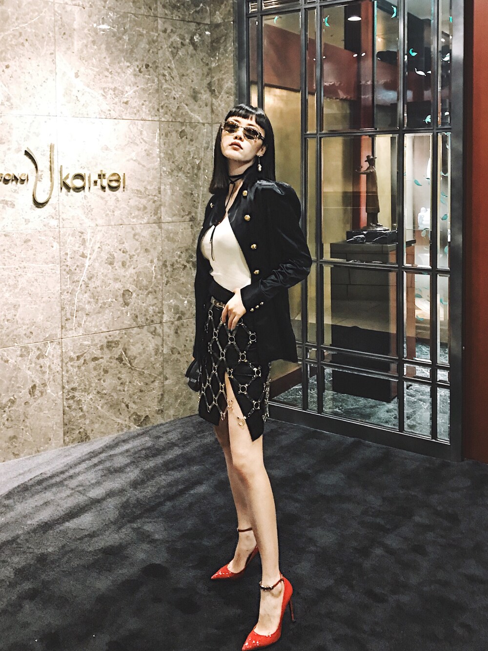 「黒、誕生日、fashion」｜「BALMAINのアイテム（その他アウター、ブラック系）」を使った、M.MinJiaCHENさん（レディース・173cm）の春コーディネートの1枚目の写真