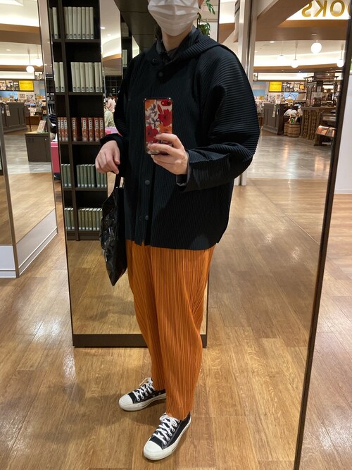 me by ISSEY MIYAKE（ミーバイイッセイミヤケ）のマウンテンパーカーを使った人気ファッションコーディネート - WEAR