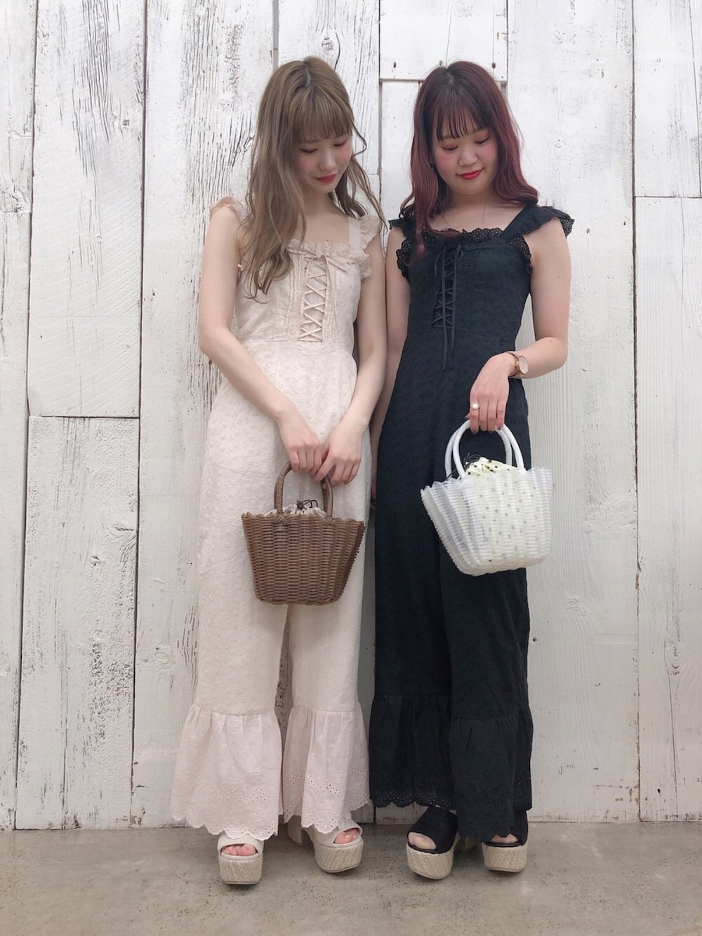 「おしゃれさんと繋がりたい、休日スタイル、one after another NICE CLAUP、ゆるコーデ、サロペット、ラフ、カジュアルガーリー、ワントーンコーデ」｜「one after another NICE CLAUPのコットンレースサロペット（サロペット/オーバーオール、ホワイト系）」を使った、ricacoさん（レディース・158cm）の春コーディネートの1枚目の写真