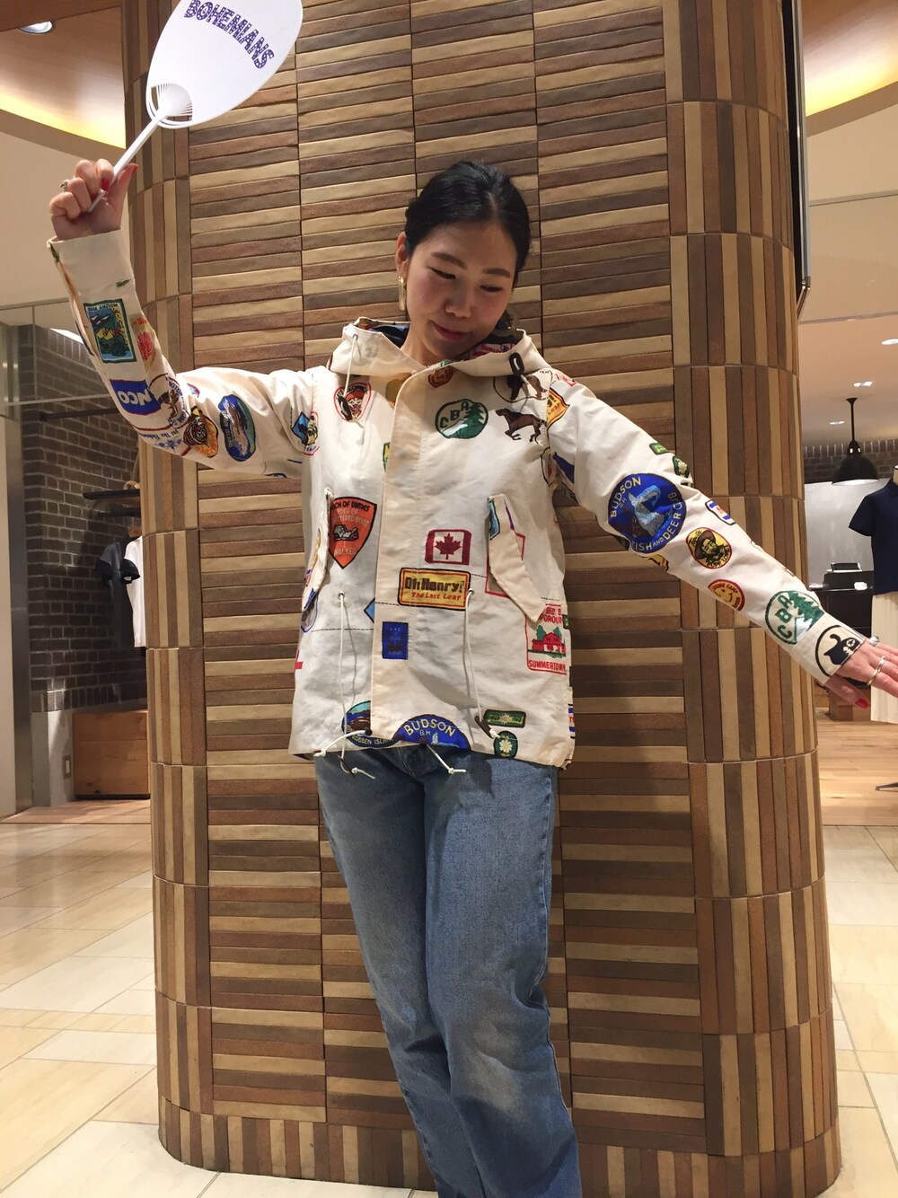 「summer、ナイロンジャケット、フェススタイル、ボヘミアンズ」｜「BOHEMIANSのBOHEMIANS/ボヘミアンズ　別注TRIP PATCH ARMY PARKA Women's（マウンテンパーカー、ホワイト系）」を使った、小林さん（レディース・155cm）の夏コーディネートの1枚目の写真