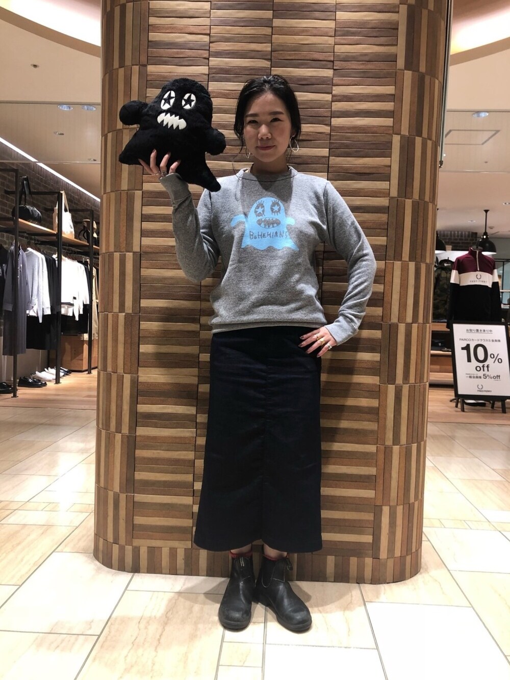 「秋コーデ、スウェット、ボヘミアンズ、カジュアル、秋服準備はじめました、ラブアンドピース2018」｜「BOHEMIANSのBOHEMIANS/ボヘミアンズ　BOGEY GIRL AIR SWAET CREW NECK（スウェット、グレー系）」を使った、小林さん（レディース・155cm）の秋コーディネートの1枚目の写真