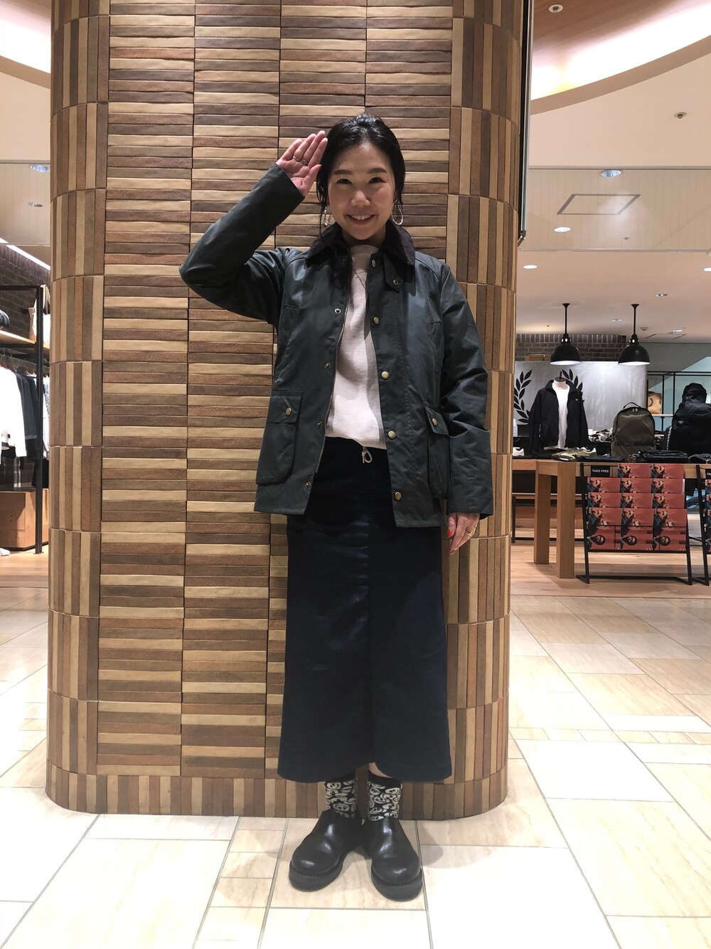 「秋のブラウンスタイル、秋コーデ、オトナ女子、バブアー、バブアー女子」｜「BarbourのBARBOUR/バブアー　LADEIS BEDAL/レディースビデイル（ブルゾン、グリーン系）」を使った、小林さん（レディース・155cm）の秋コーディネートの1枚目の写真