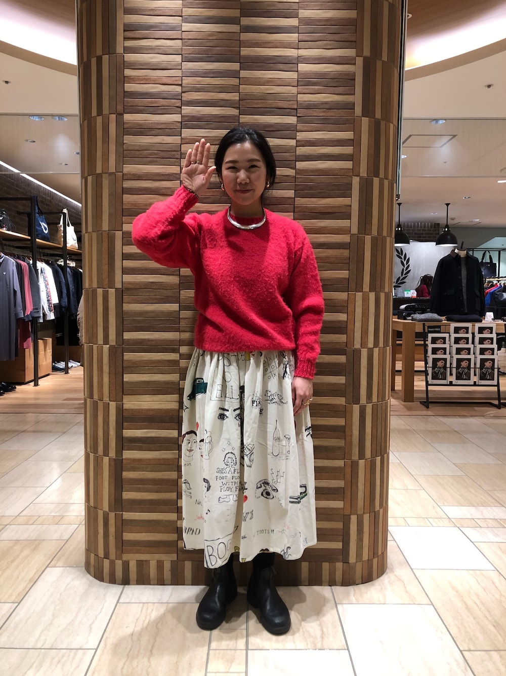 「ボヘミアンズ、シェットランド、大人カジュアル、オトナ女子、カジュアル、柄スカート」｜「BEAVERのUBU paris/ウブ　NECKLACE PLATE（ネックレス、シルバー系）」を使った、小林さん（レディース・155cm）の秋コーディネートの1枚目の写真